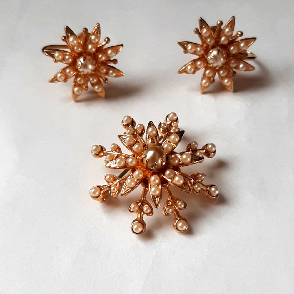 1960's Style Gold Tone Starburst Brooch & Earrings Set
